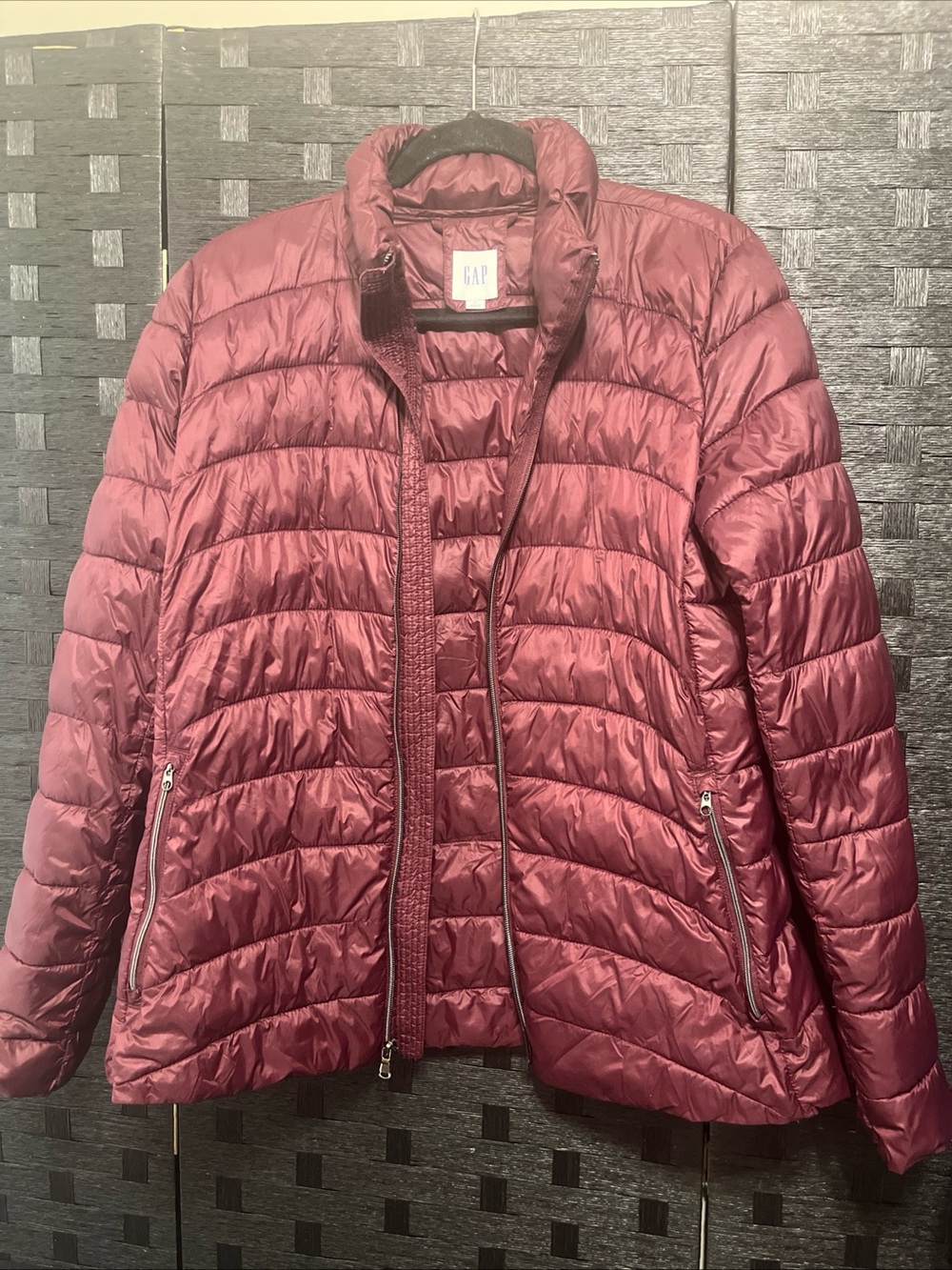 Gap Women’s ColdControl Lightweight Puffer Jacket Burgundy Size Large